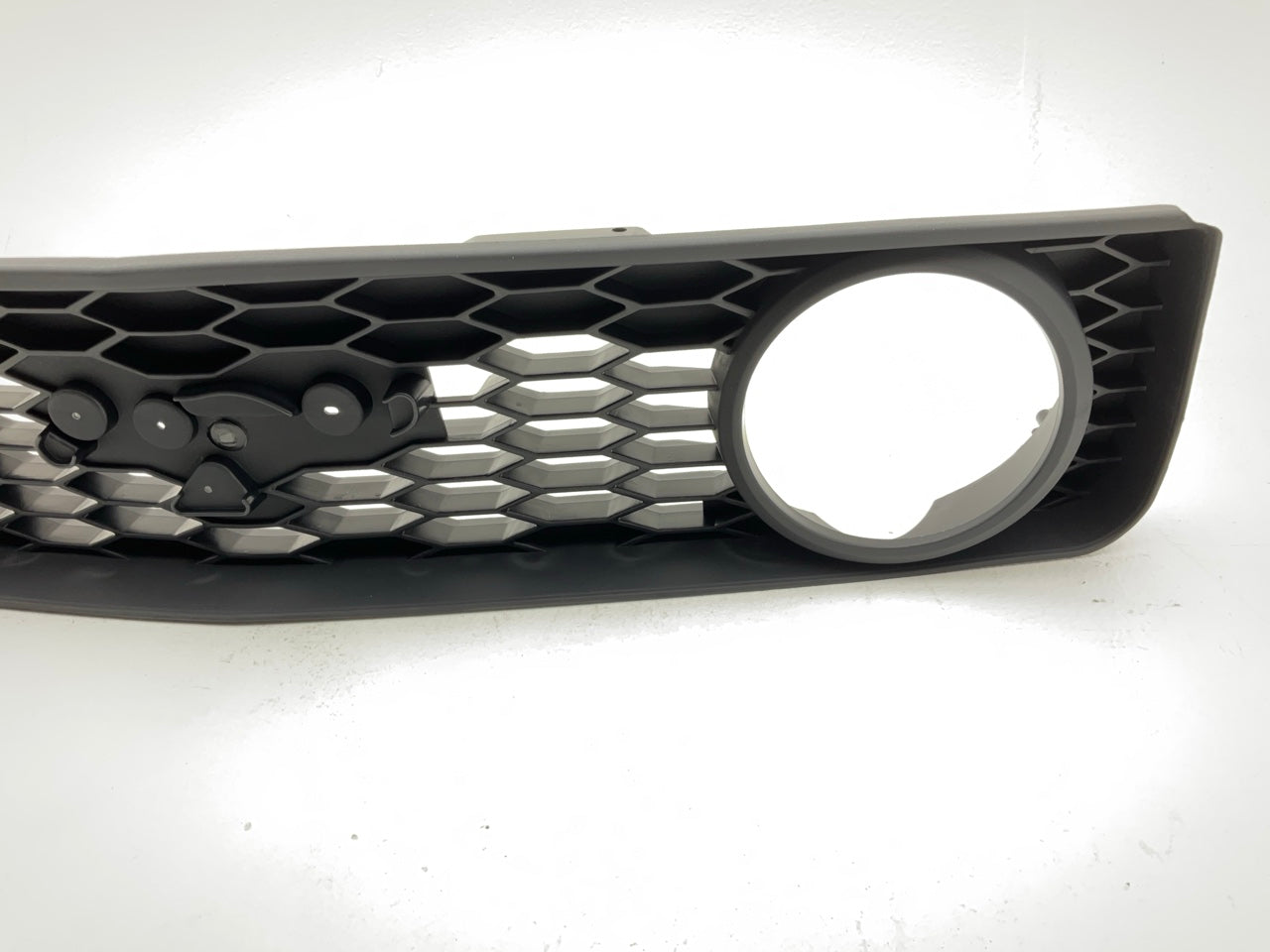 NEW AFTERMARKET FDM1070AT Grille For 05-09 Ford Mustang GT