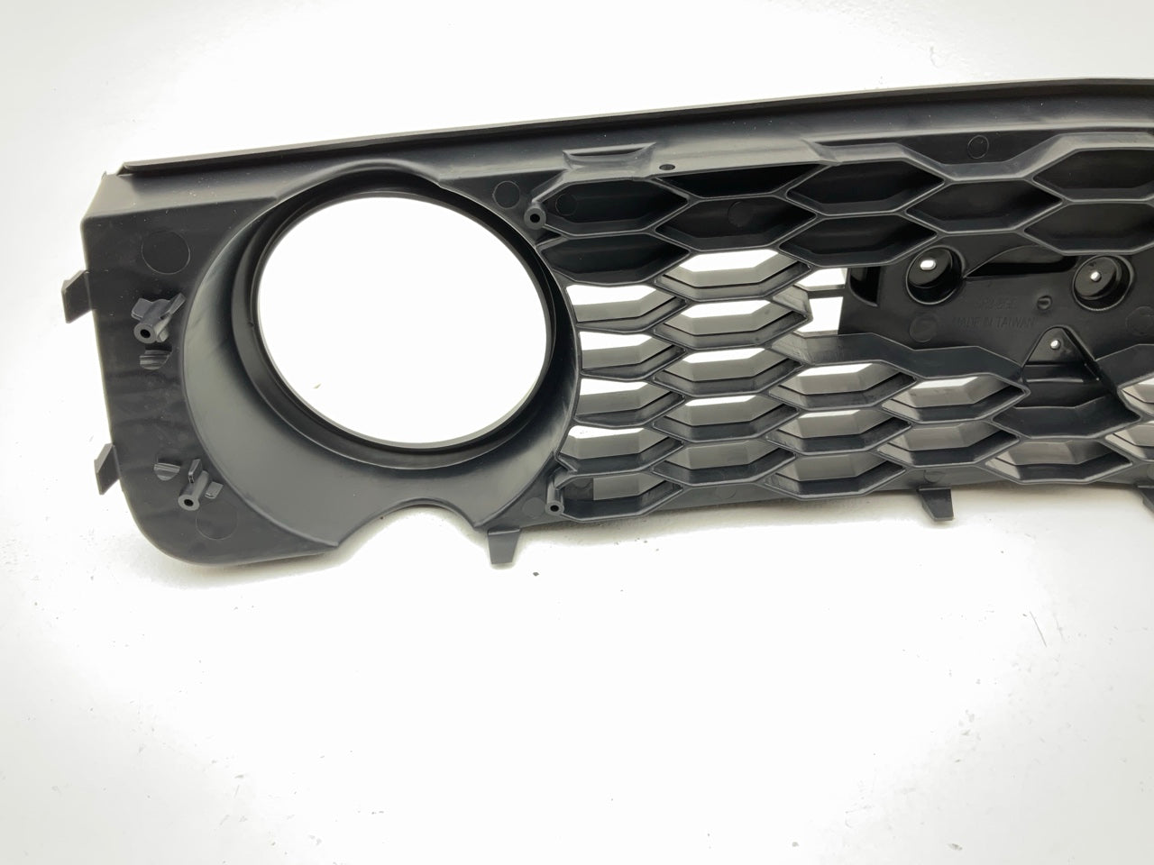 NEW AFTERMARKET FDM1070AT Grille For 05-09 Ford Mustang GT
