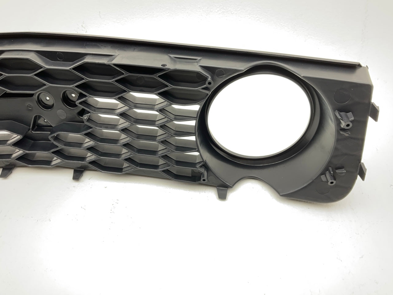 NEW AFTERMARKET FDM1070AT Grille For 05-09 Ford Mustang GT