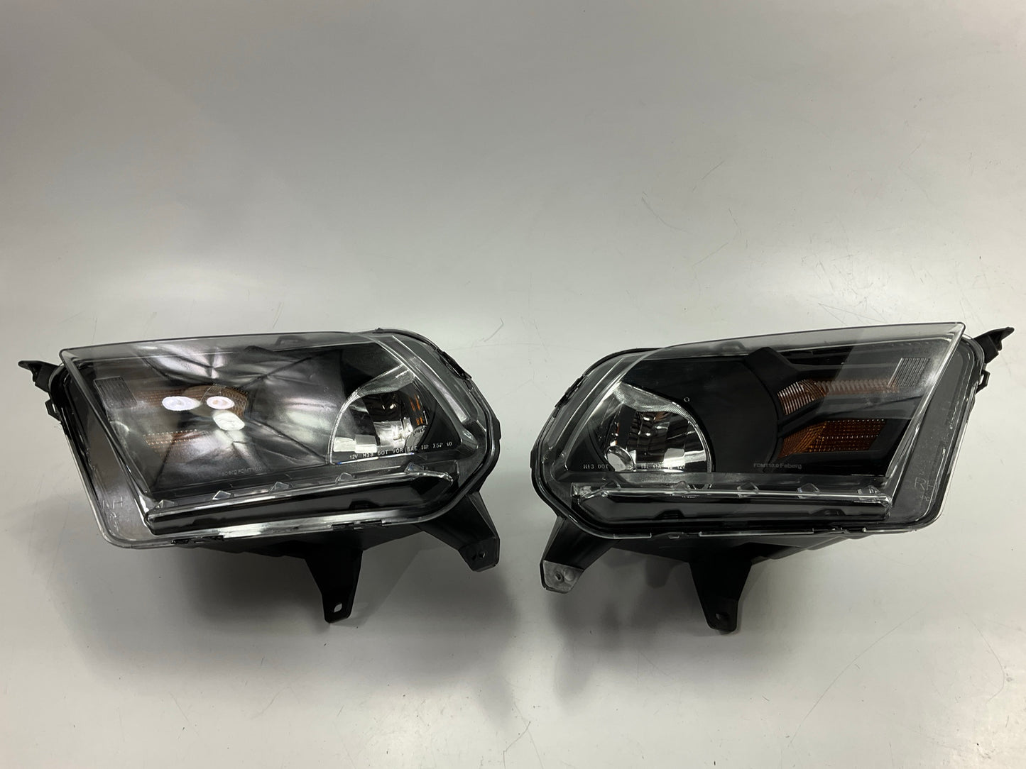 FDM1091VA2 Left & Right Headlight Head Lamp Set - 2010-2014 Ford Mustang