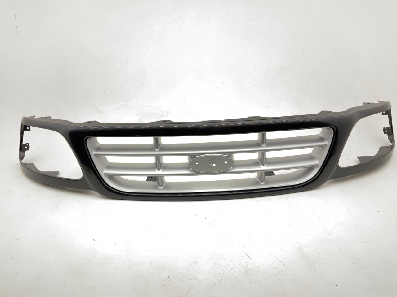 New FDT1070AE Grille For 97-2004 Ford F-150 97-99 F-250, Paint To Match Plastic