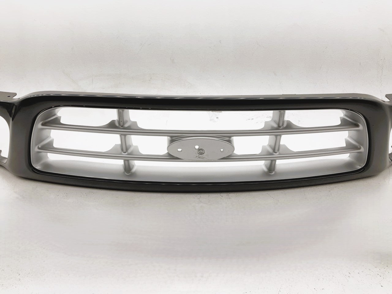 New FDT1070AE Grille For 97-2004 Ford F-150 97-99 F-250, Paint To Match Plastic