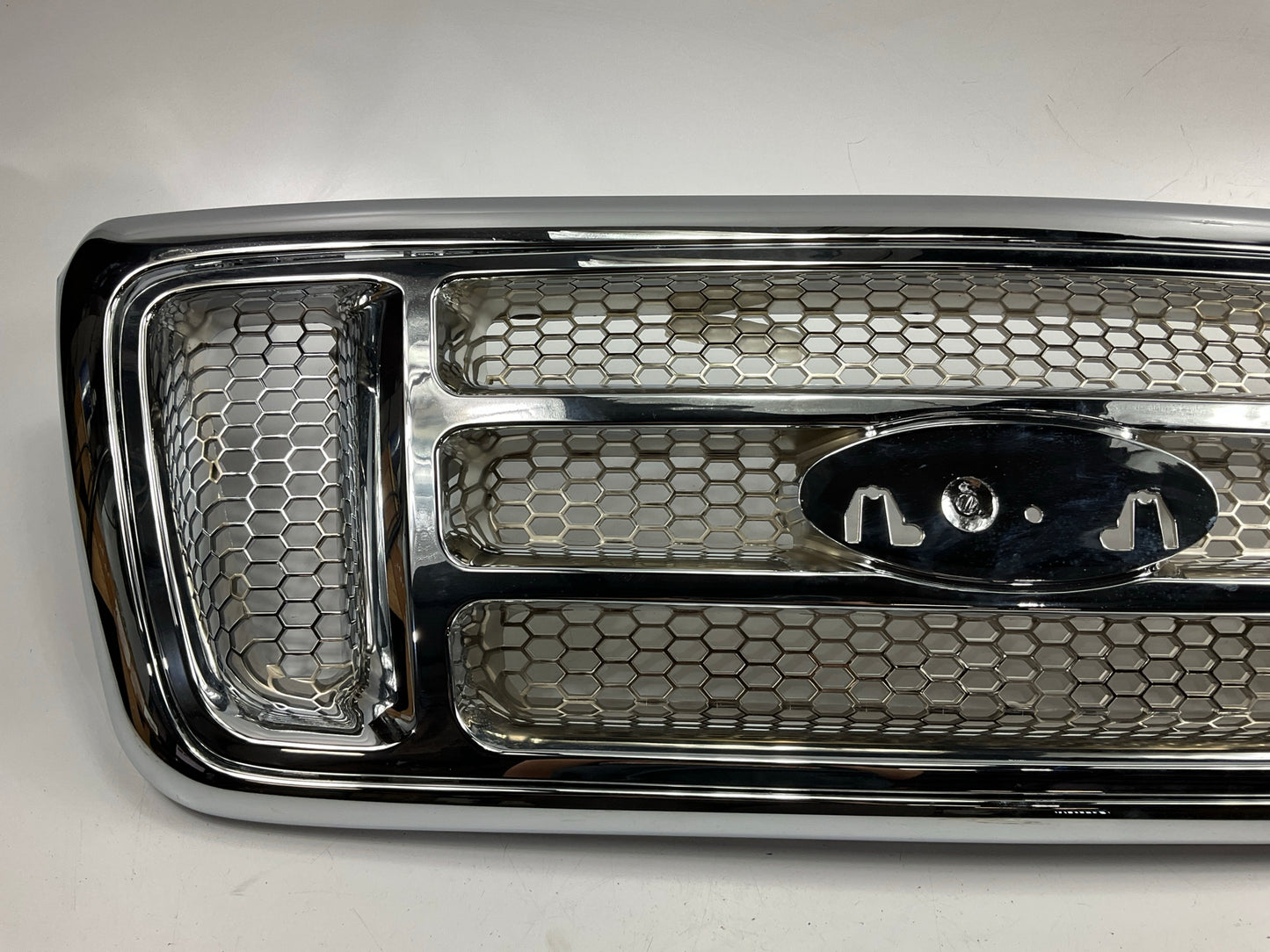 NEW AFTERMARKET FDT1070BF Chrome Grille For 2004 Ford F-150  4L3Z8200AA