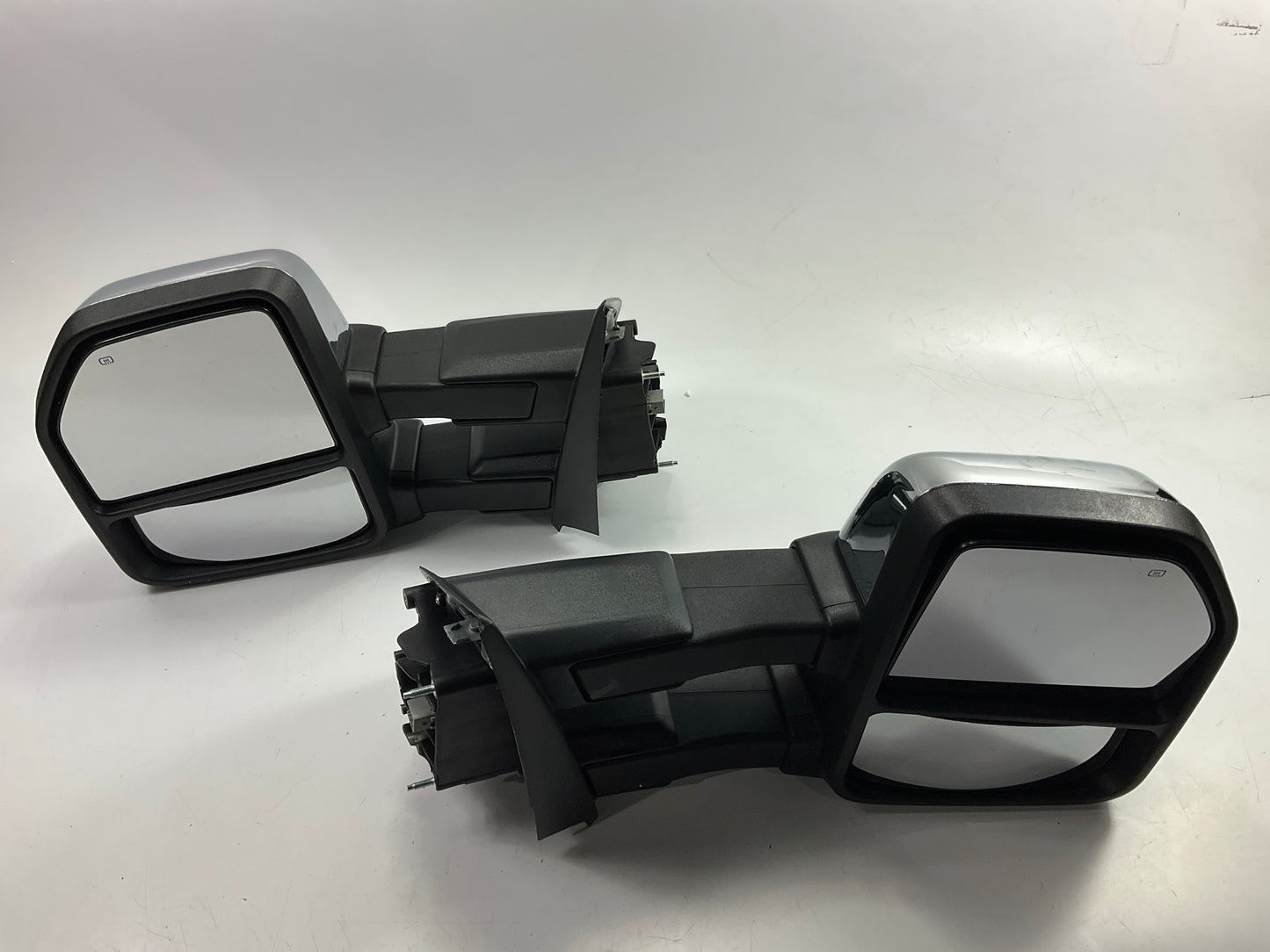 FDT1087WB2   2015-2020 Ford F-150 Power, With Signal, Heated Tow Mirrors 8-pin