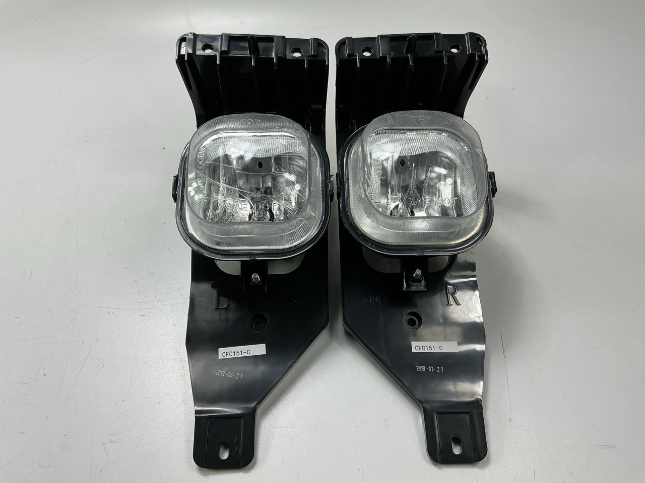 AFTERMARKET - Fog Lights Lamp Set W/ Bracket Mount FO2592211
