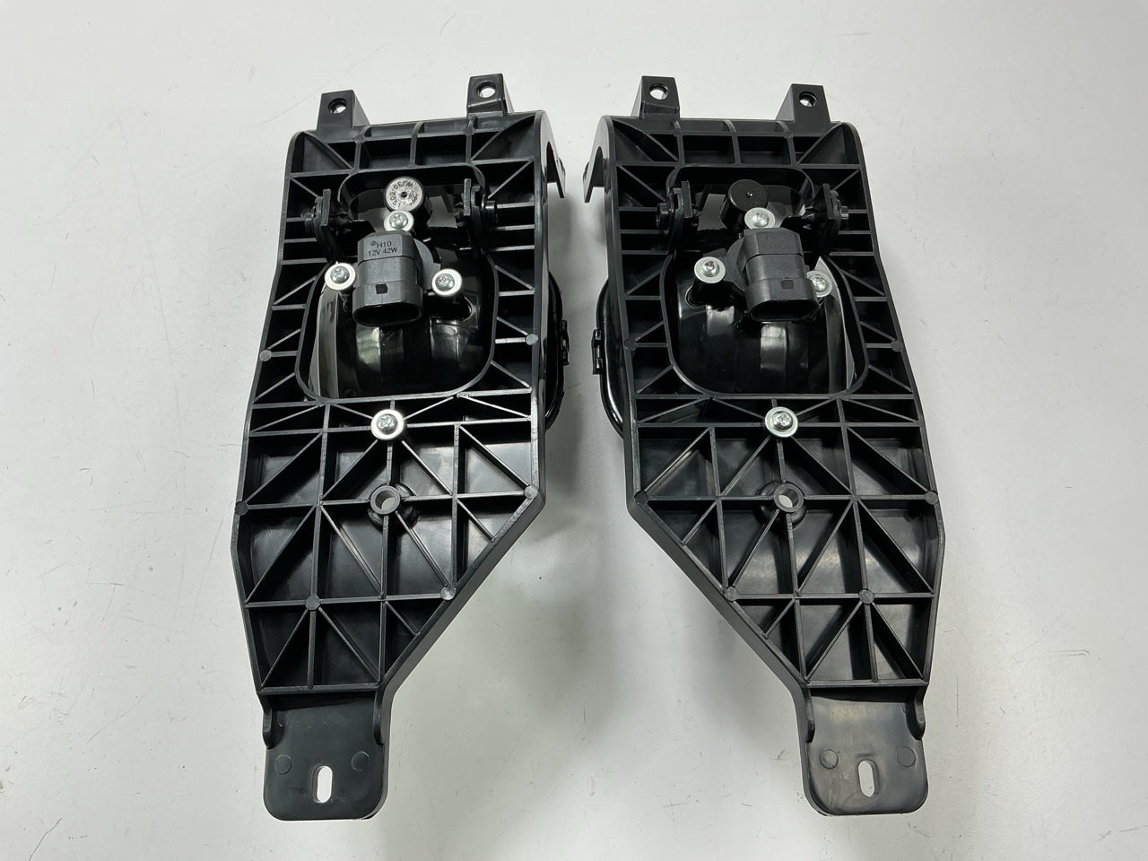 AFTERMARKET - Fog Lights Lamp Set W/ Bracket Mount FO2592211