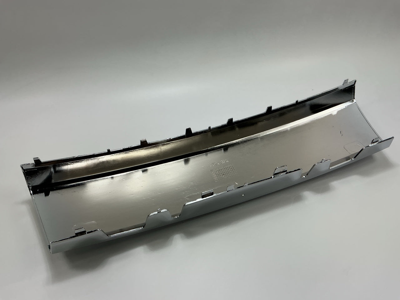 FO1044101 Front Bumper Cover Molding, Chrome For 2005-2007 Mercury Mariner