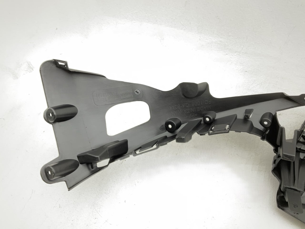 2012 2013 2014 Ford Focus Front Bumper Support Bracket FO1065105