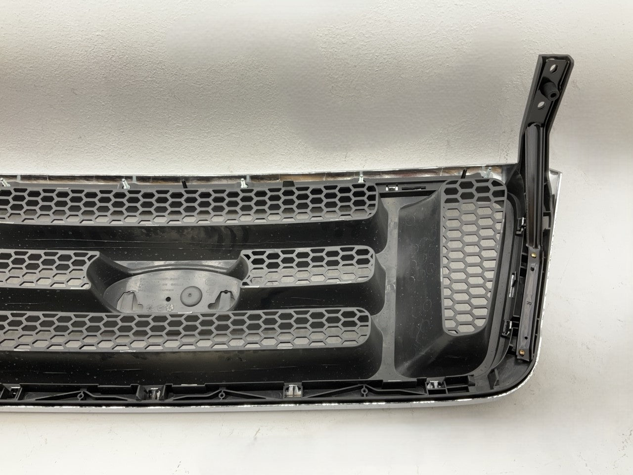 NEW - AFTERMARKET FO1200413 Front Grille (Chrome/Black) For 2004-2007 F-150 XL