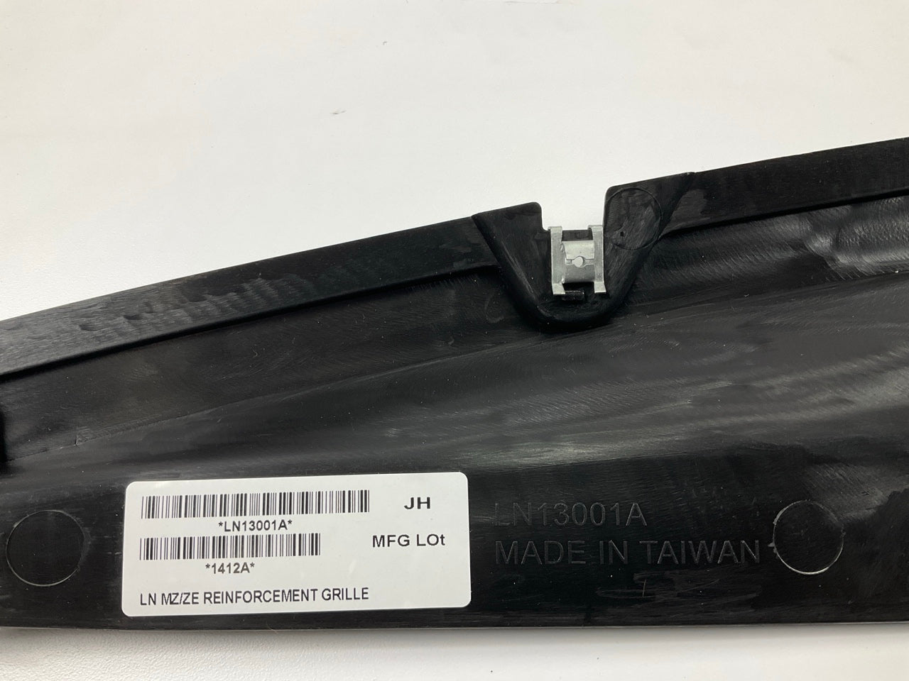 NEW AFTERMARKET - Upper Grille Support Bracket 2007-2009 Lincoln MKZ  FO1210109