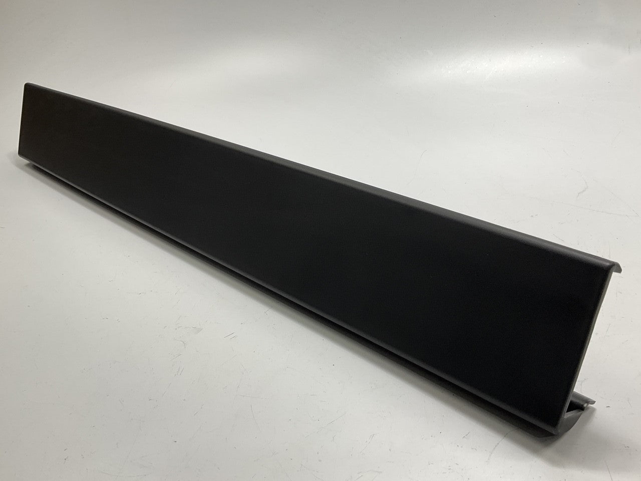 Flexible Step Tailgate Center Molding - 2011-2016 Ford F-250 F-350 SD Super Duty