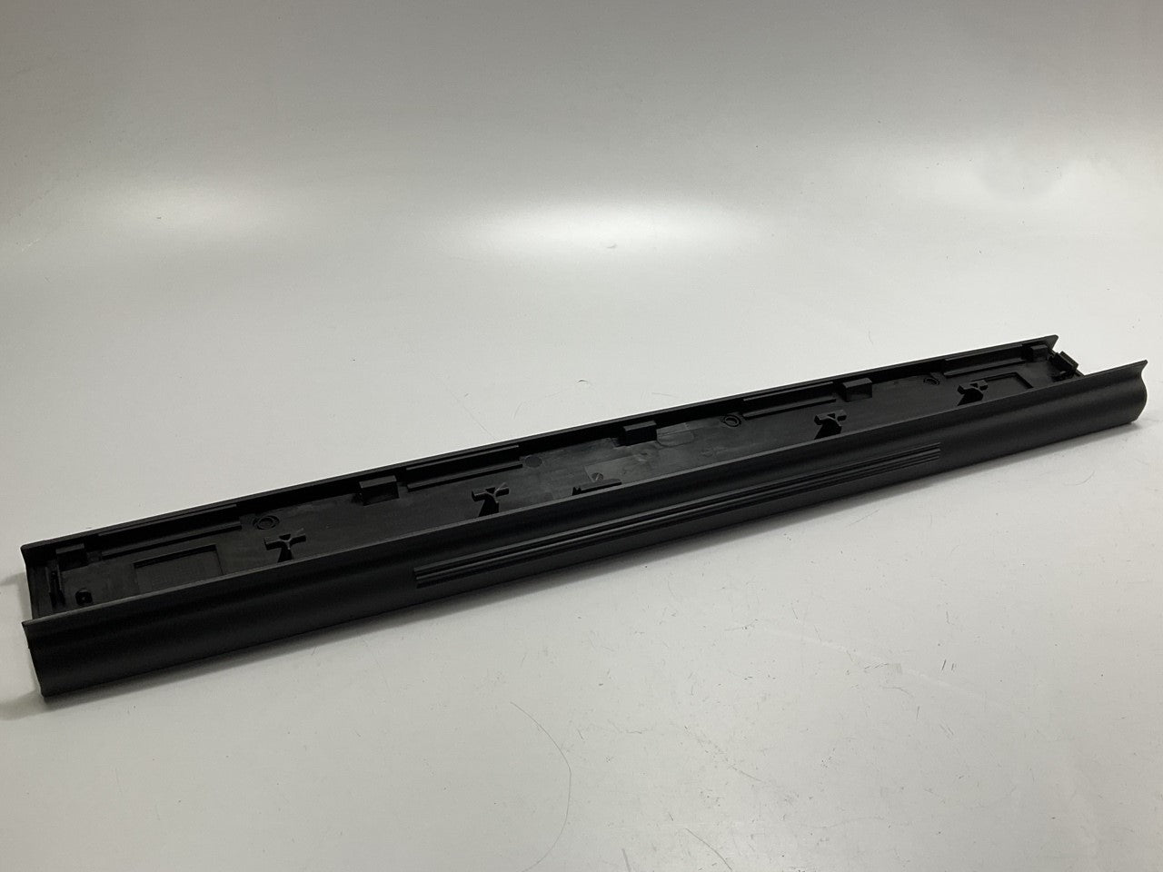 Flexible Step Tailgate Center Molding - 2011-2016 Ford F-250 F-350 SD Super Duty