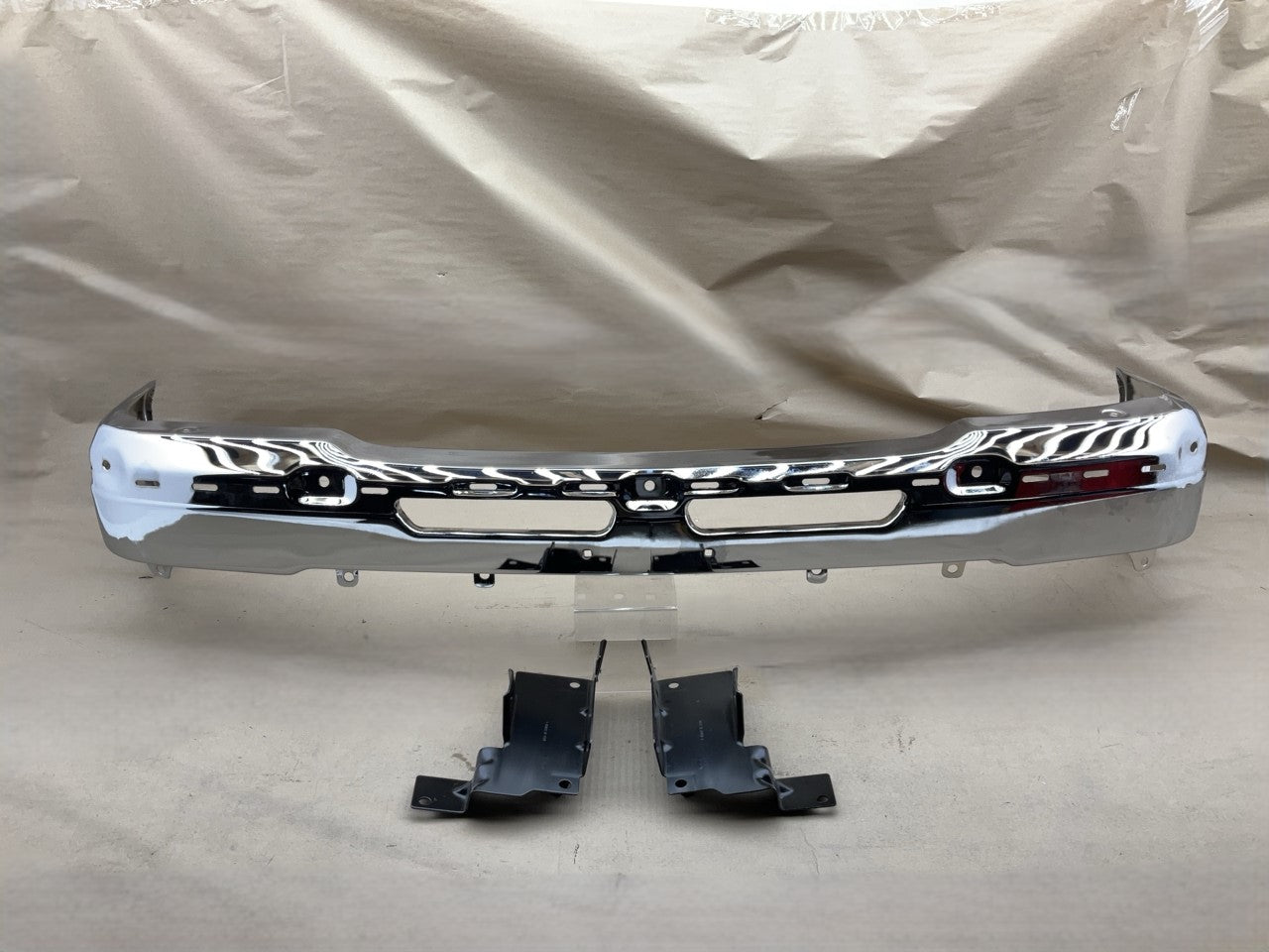 GM1002819 New Front Chrome Bumper Bar 2003-2006 Chevy 1500 2500 3500