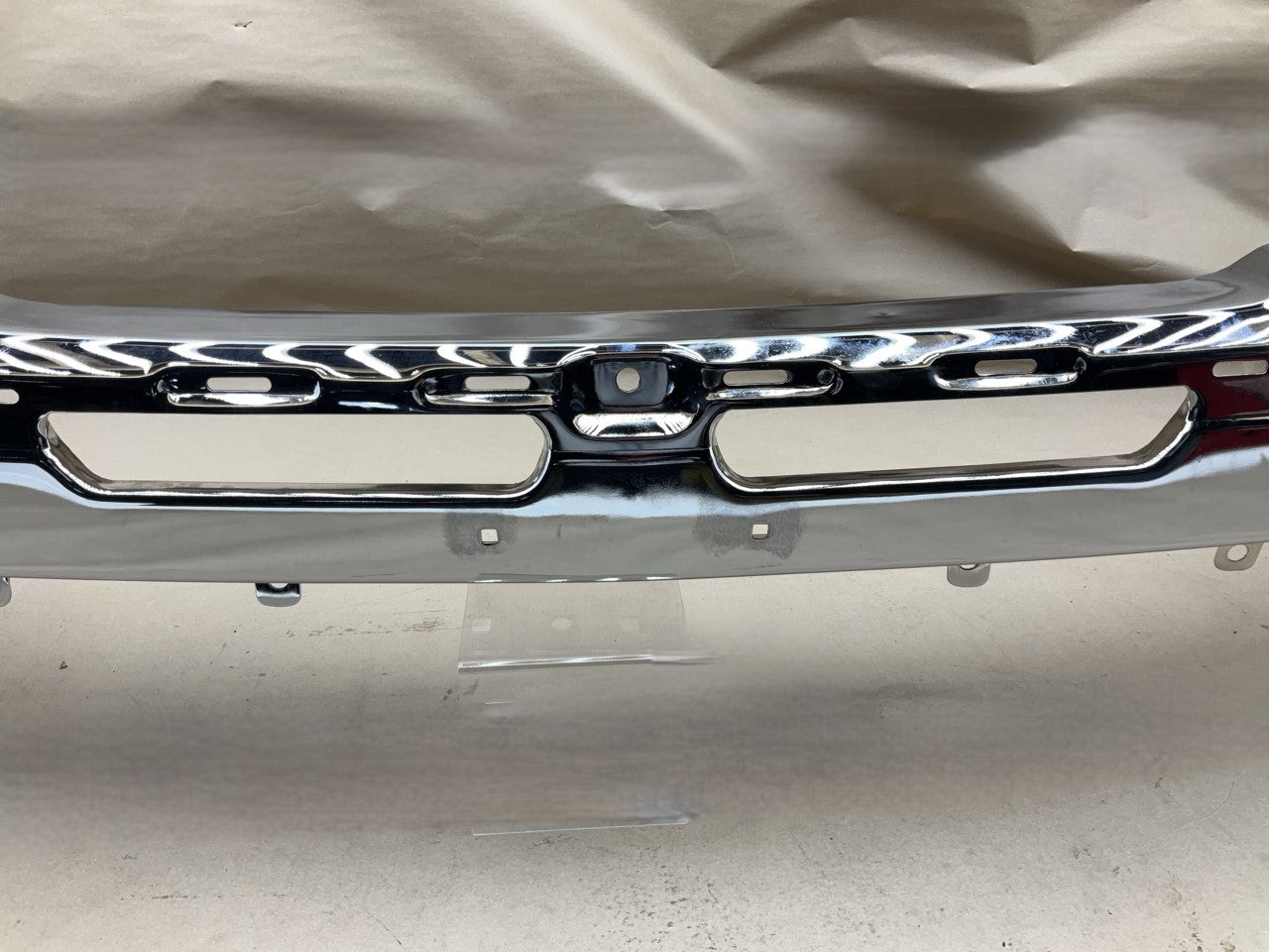GM1002819 New Front Chrome Bumper Bar 2003-2006 Chevy 1500 2500 3500