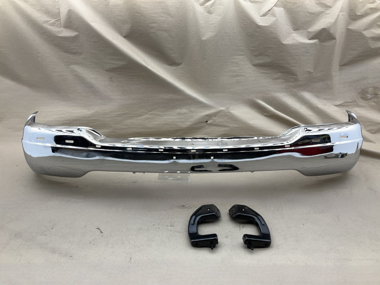 NEW GM1002835 Chrome Front Bumper 1999-2002 GMC Sierra 1500 2500 3500 Pickup