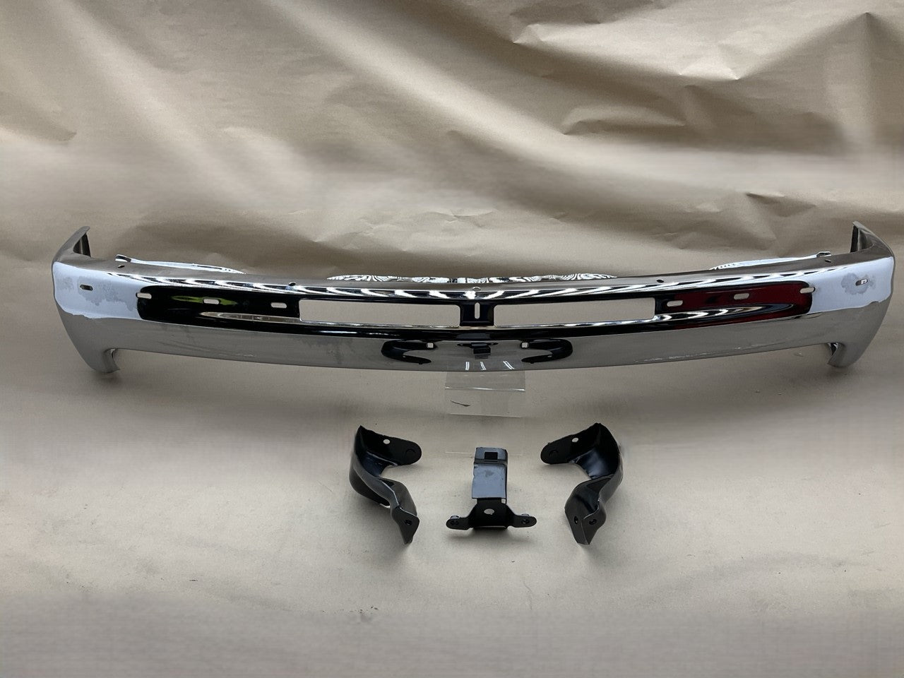 NEW GM1003127 Front Chrome Steel Bumper 1999-2002 Silverado 1500, 00-06 Suburban
