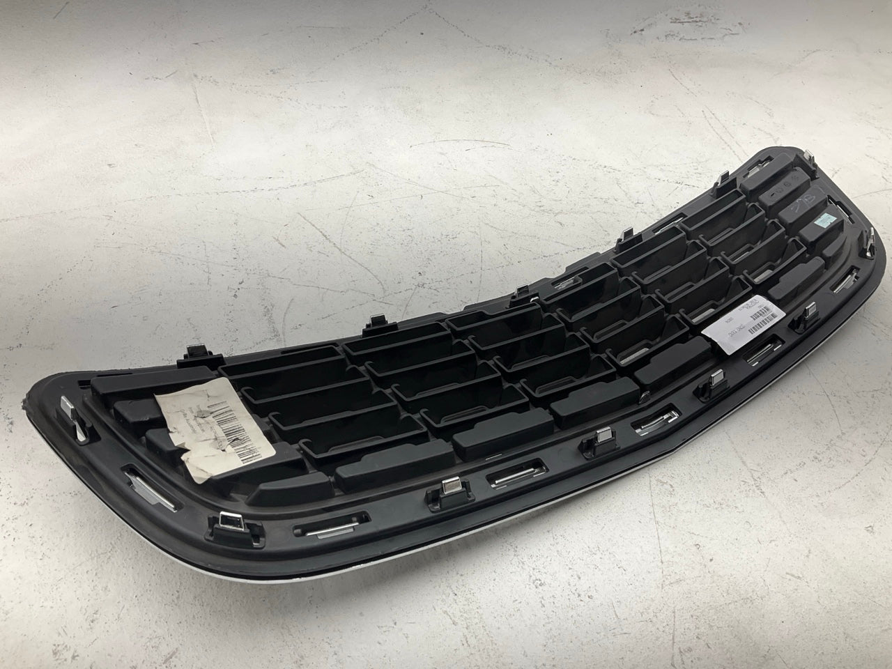 NEW AFTERMARKET GM1036170 Front Lower Black W/ Chrome Grille 2013-16 Chevy Trax