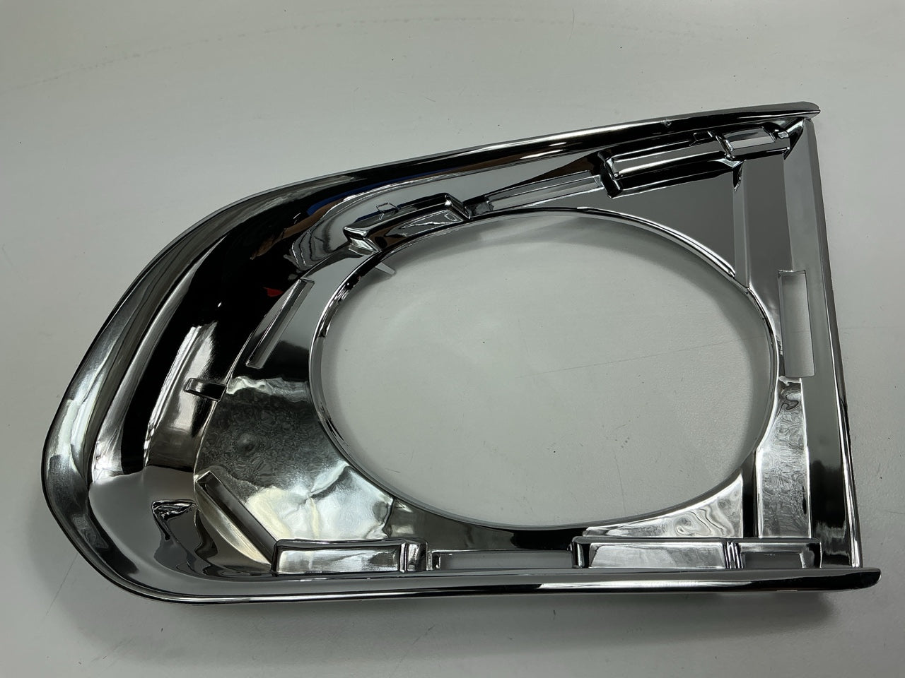 GM1038182 Front Left Fog Light Trim Bezel - 2013-2015 Chevrolet Trax
