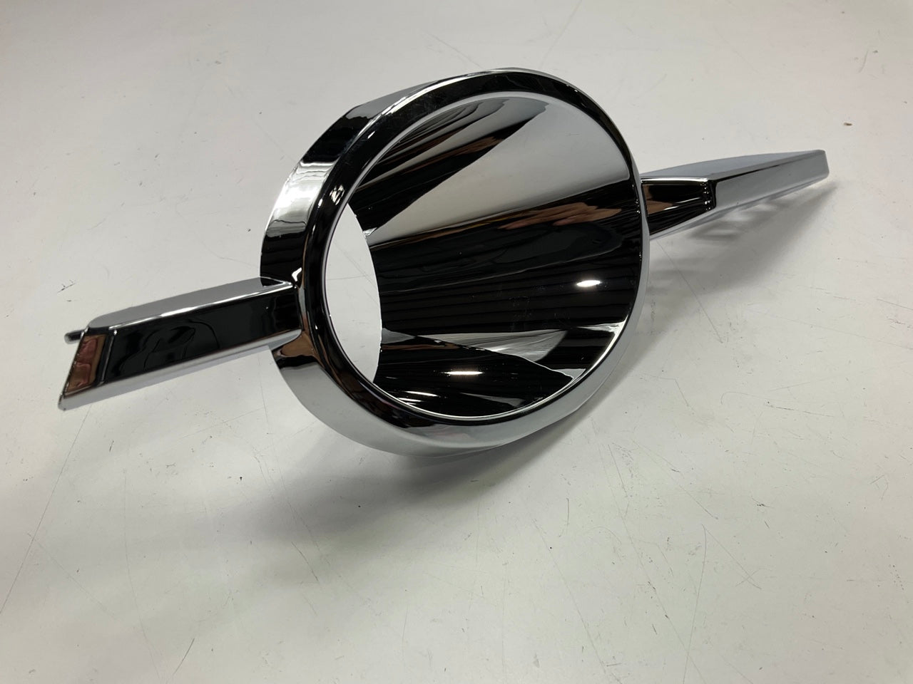 NEW AFTERMARKET Front Right Fog Lamp Trim Bezel 2010-2011 LaCrosse GM1039124