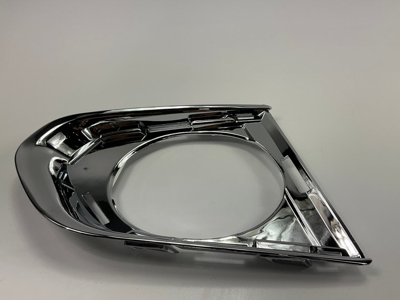 NEW AFTERMARKET Front Right Bumper Fog Light Trim Bezel 13-16 Chevrolet Trax