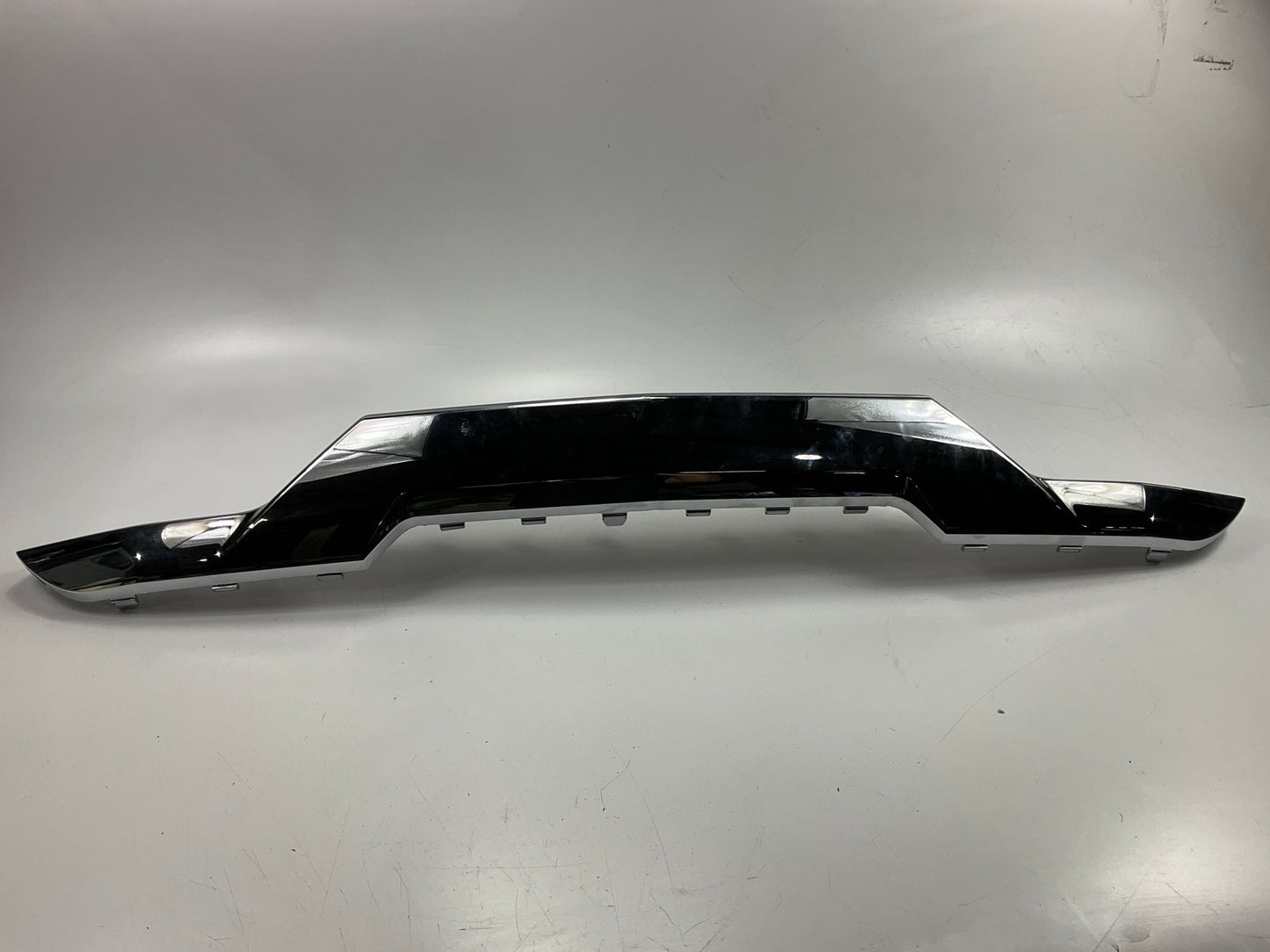 GM1044128 Chrome Front Bumper Molding Skid Plate 2016-2018 Chevy Silverado 1500