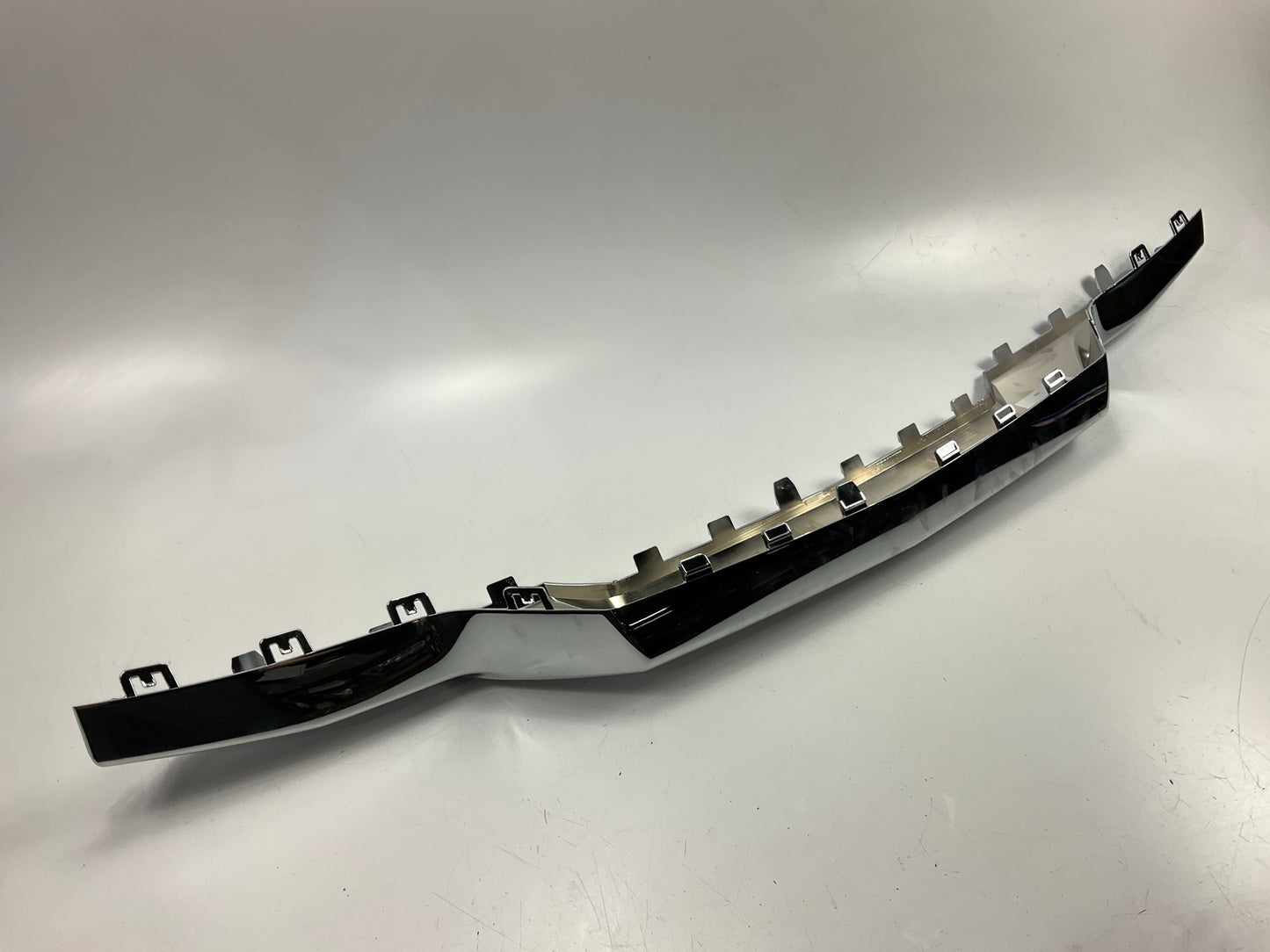 GM1044128 Chrome Front Bumper Molding Skid Plate 2016-2018 Chevy Silverado 1500