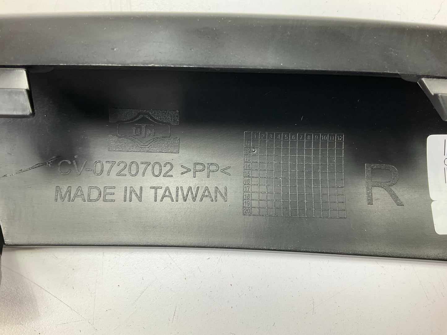 NEW AFTERMARKET - FRONT Right Trim Grille For 2008-2009 Chevrolet Equinox