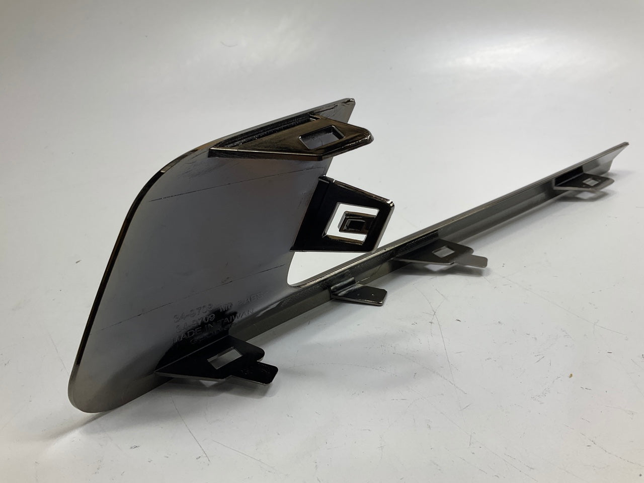 GM1047110 Right Passenger Front Lower Outer Grille Trim Bezel - 2014-2019 CTS