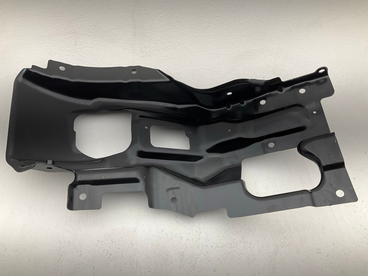 GM1066201 Front Left Bumper Impact Bar Bracket - AFTERMARKET