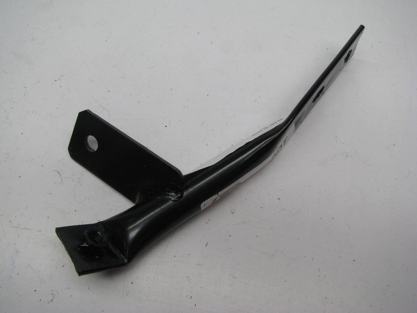 Right Passenger Side Bumper Cover Bracket For 1999-2004 Chevrolet Tracker