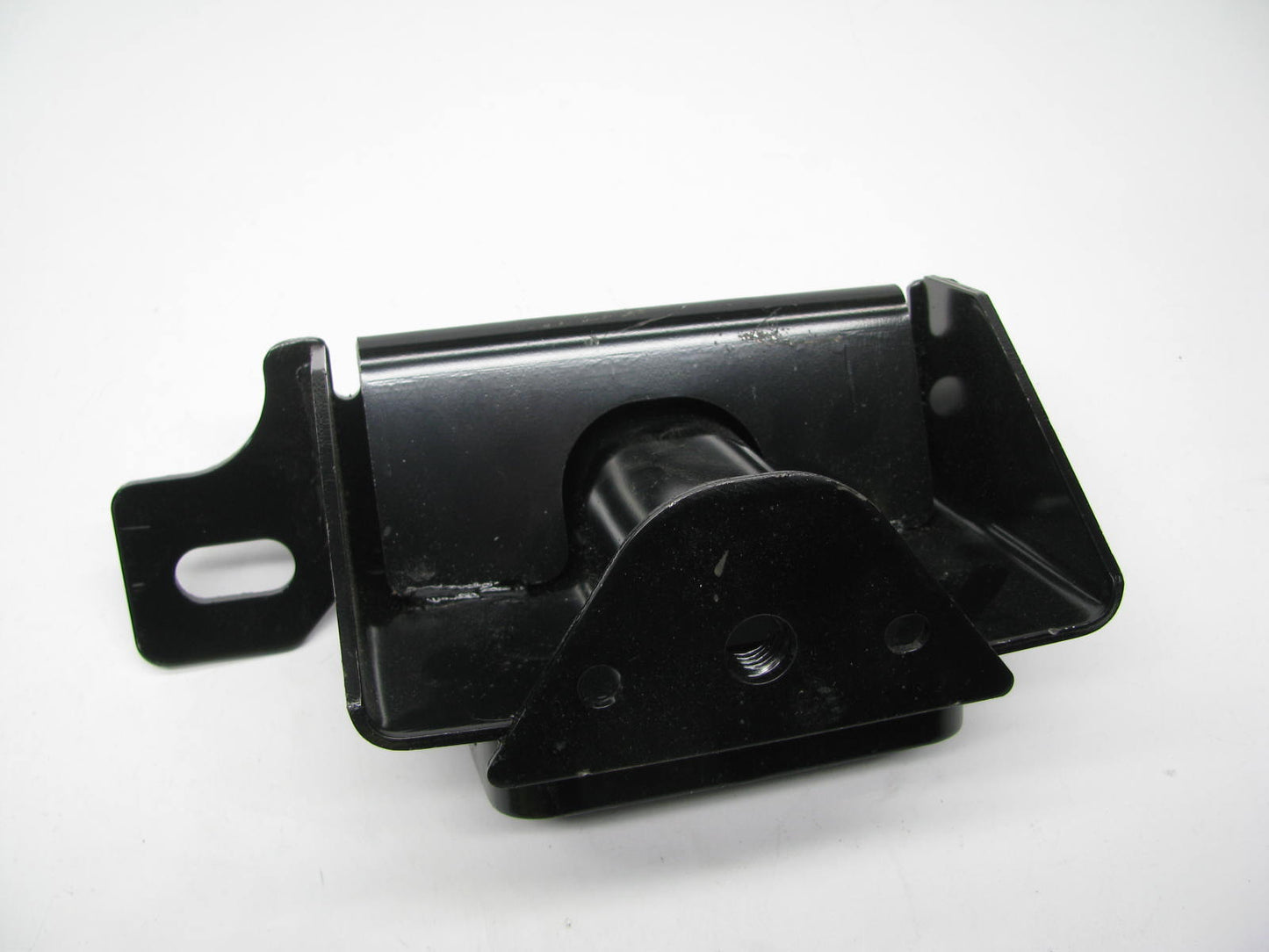 New Front Right Bumper Bracket GM1067147 For 2003-2006 Silverado Sierra 1500