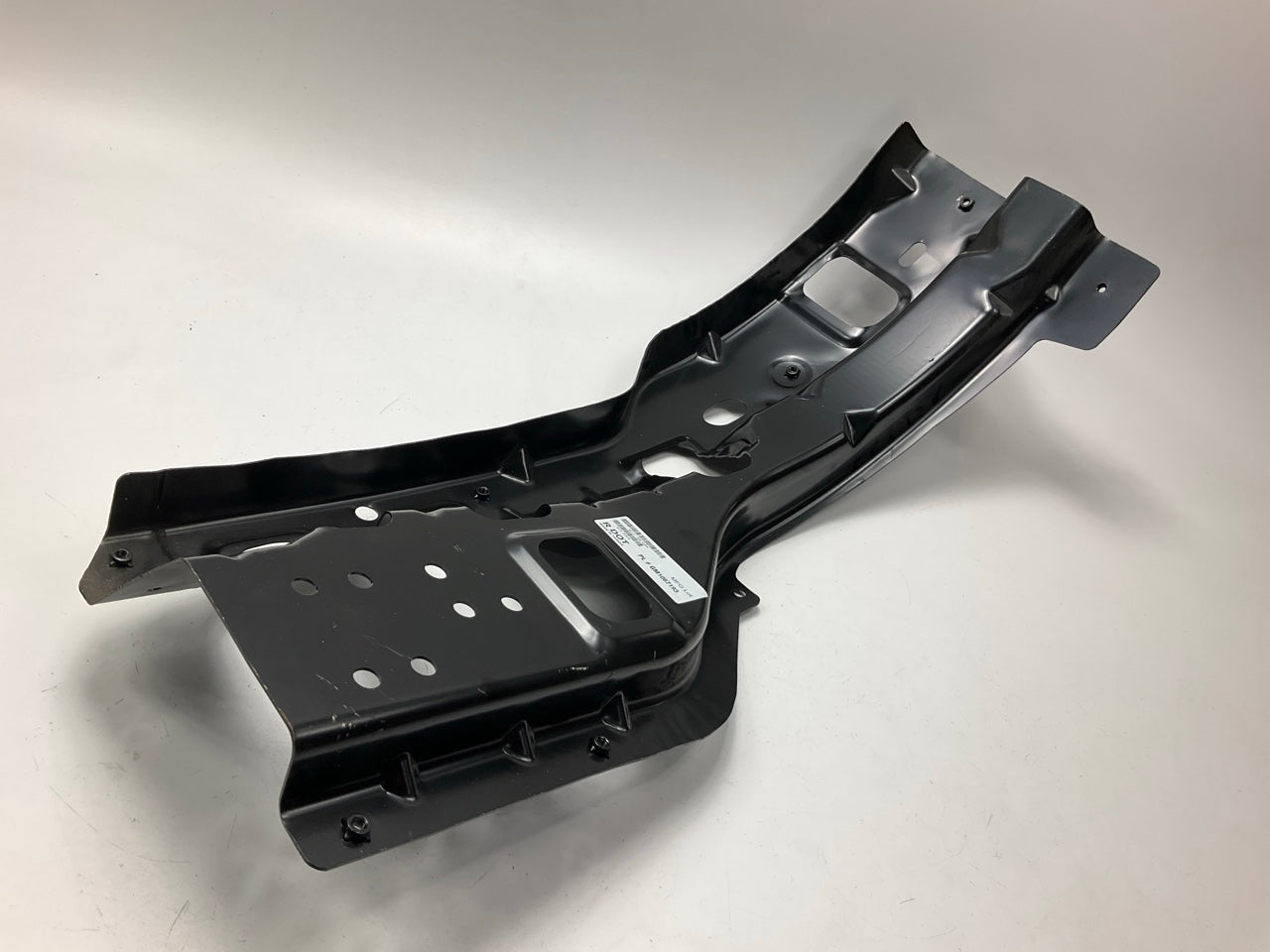 AFTERMARKET - Front Right Bumper Mounting Bracket For 11-13 Chevy Silverado HD