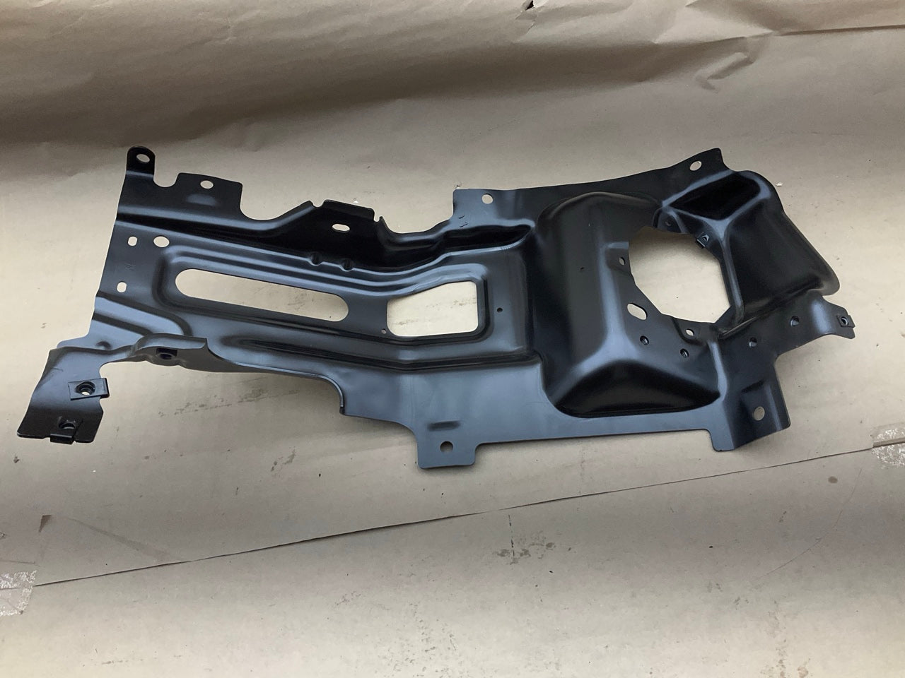 NEW Bumper Face Bar Bracket Outer Front Right 2015-2019 Silverado 2500 3500 HD
