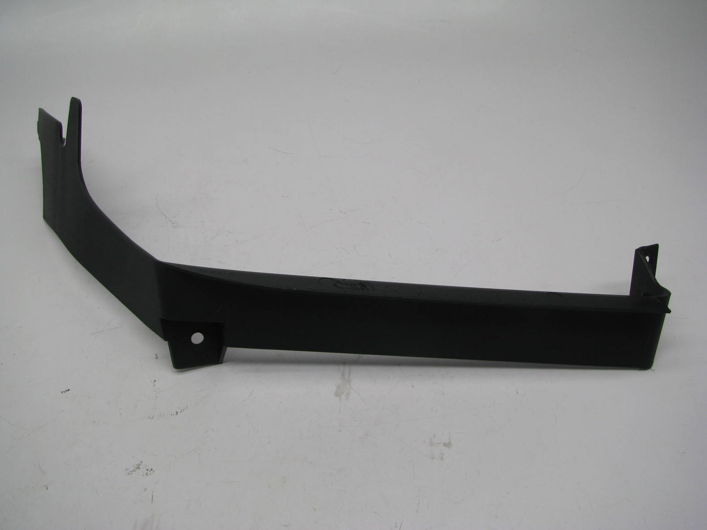 NEW - AFTERMARKET GM1089166 Front Right Bumper To Body Filler Panel