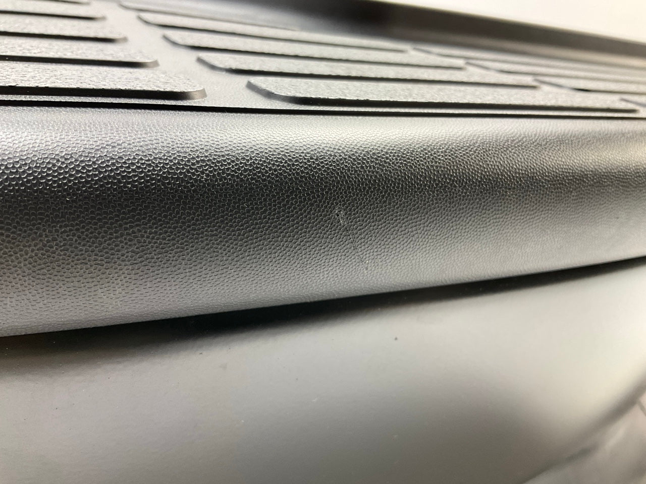 SCRATCHED SEE PHOTOS NEW AFTERMARKET GM1101115 Rear Bumper 00-06 Tahoe , Yukon