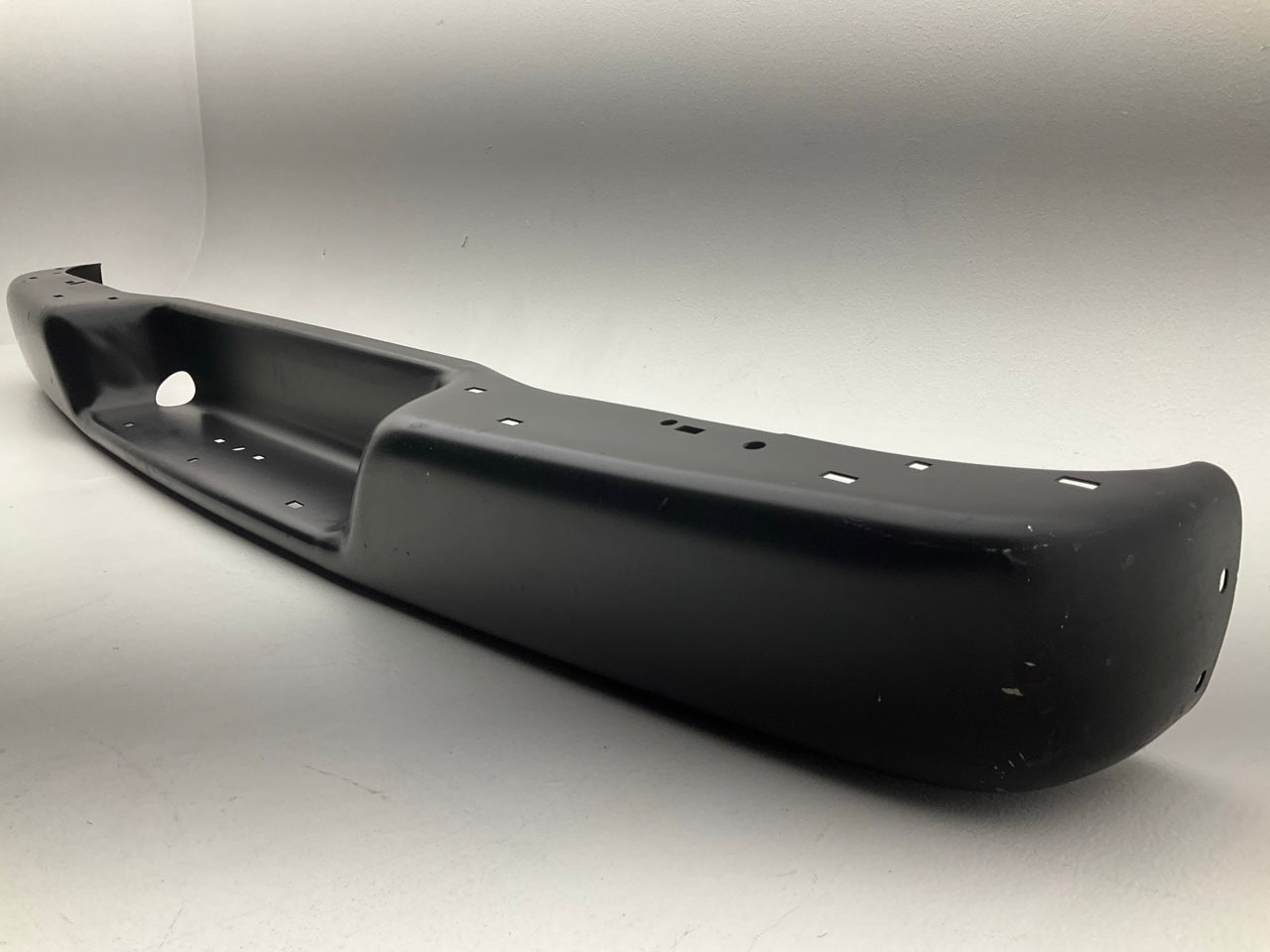 SURFACE SCRATCHES - AFTERMARKET GM1102398 Rear Bumper Face Bar