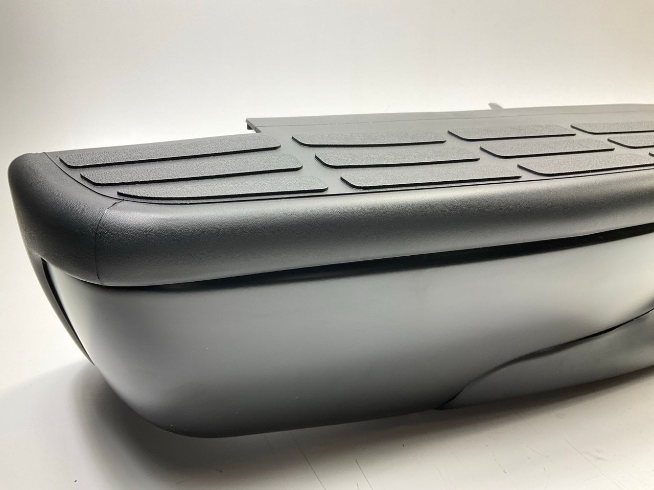 NEW GM1103124 Rear Step Bumper, Black 1999-2007 Chevy Silverado GMC Sierra 1500