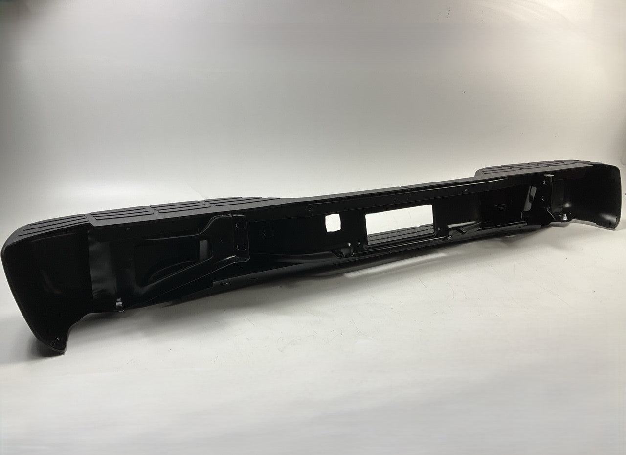 NEW GM1103124 Rear Step Bumper, Black 1999-2007 Chevy Silverado GMC Sierra 1500