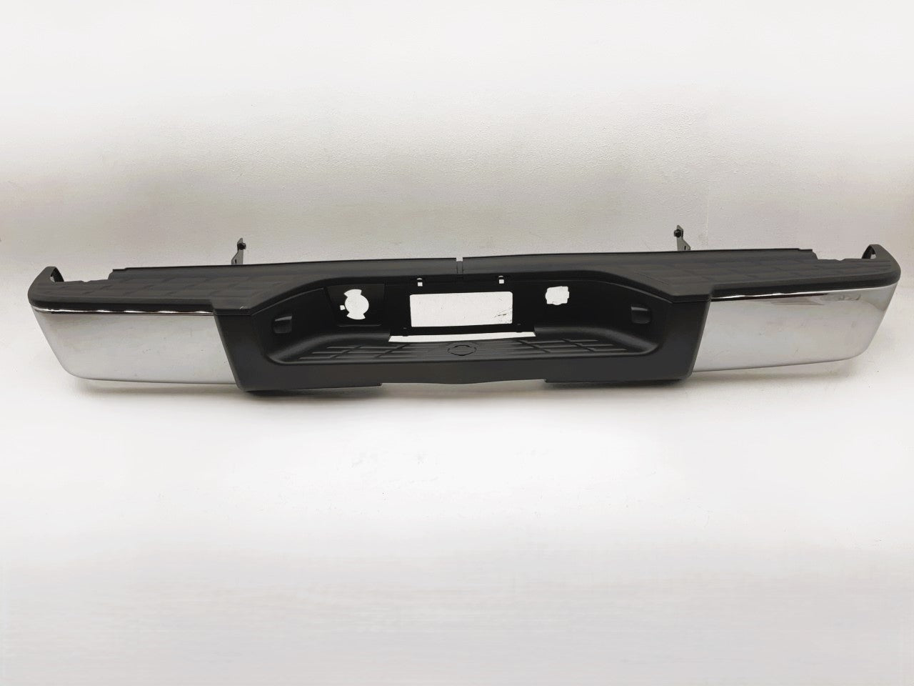 AFTERMARKET - GM1103147 REAR Bumper W/ Chrome Ends, 22932803