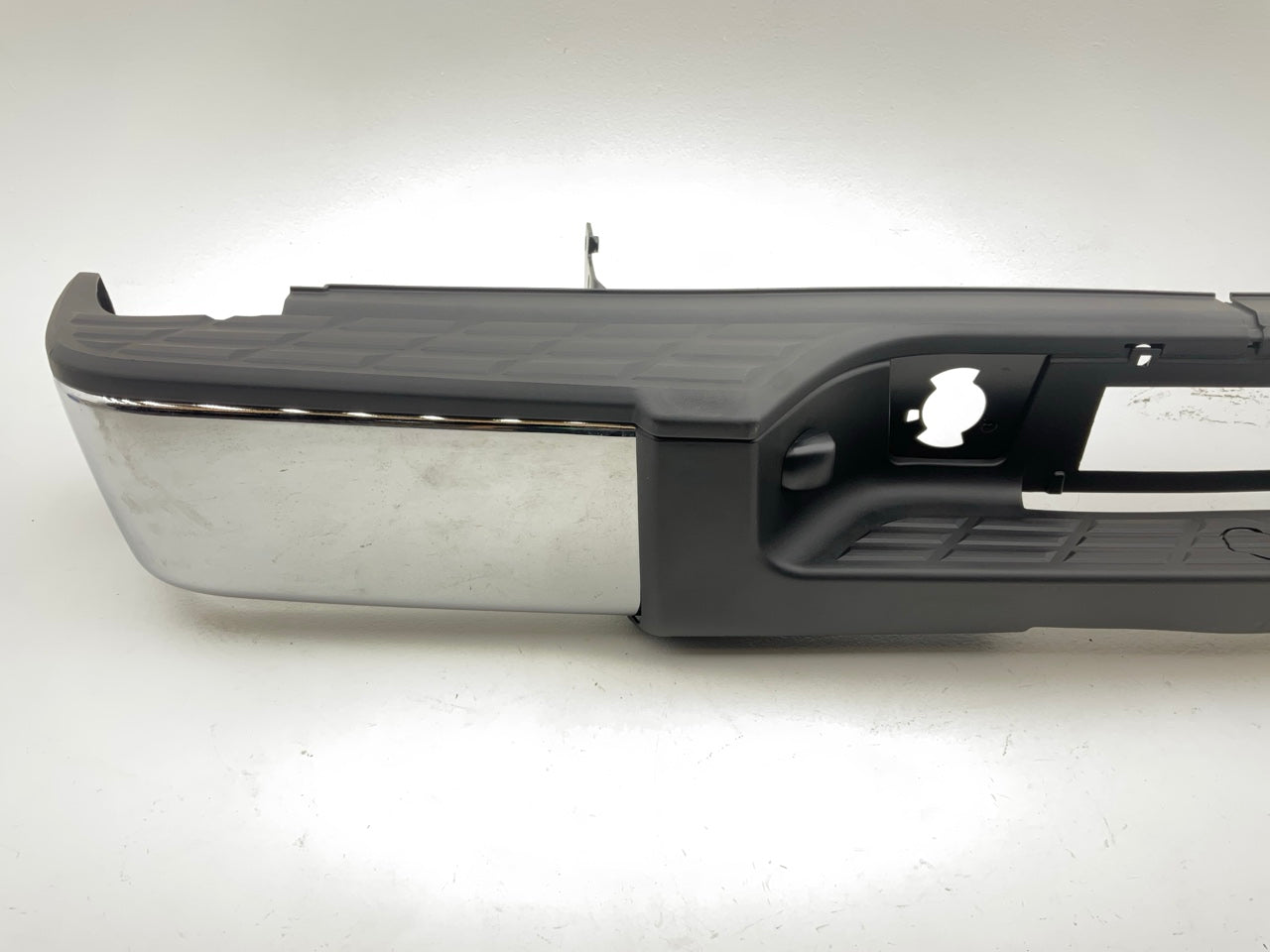 AFTERMARKET - GM1103147 REAR Bumper W/ Chrome Ends, 22932803
