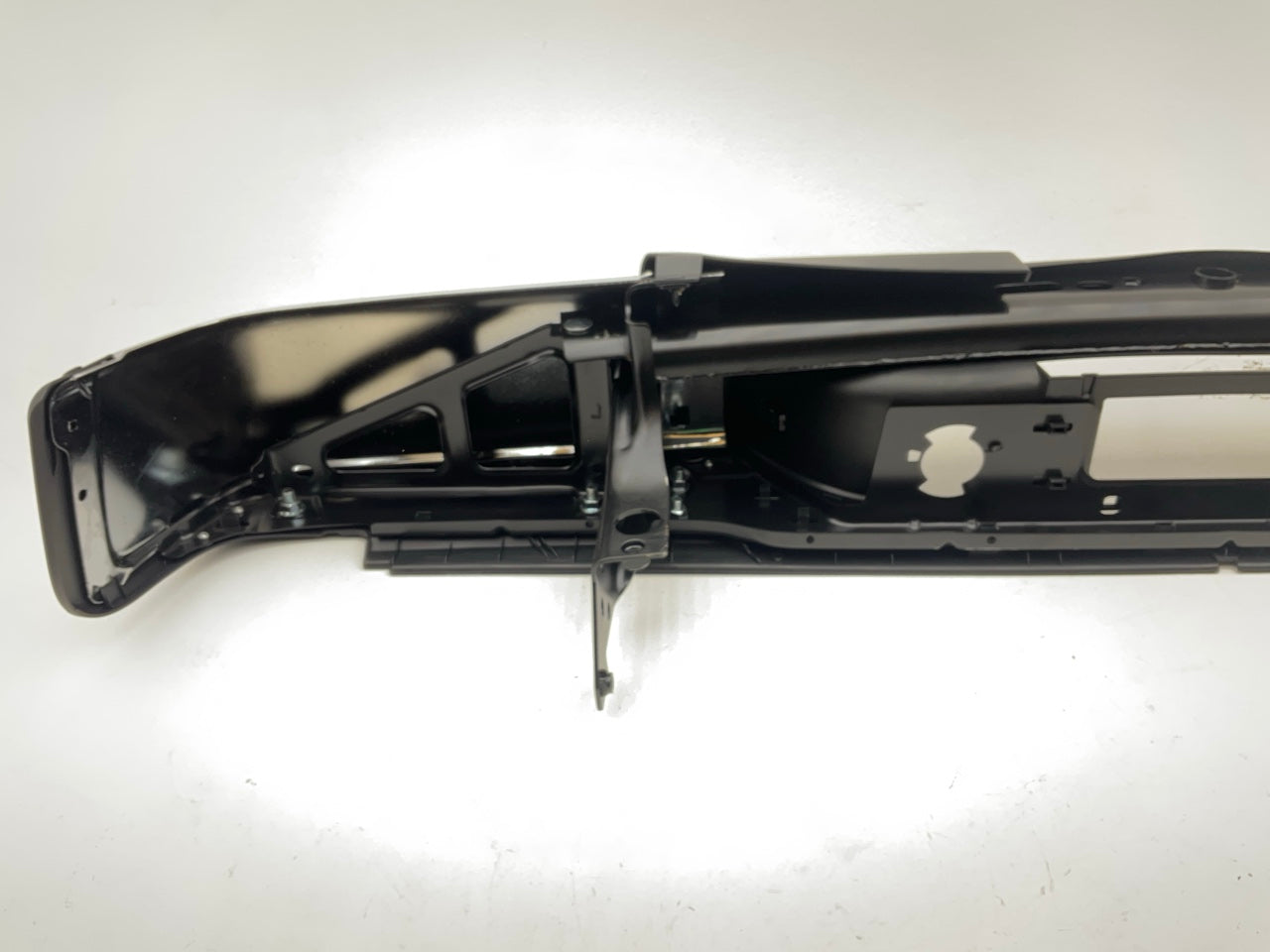 AFTERMARKET - GM1103147 REAR Bumper W/ Chrome Ends, 22932803