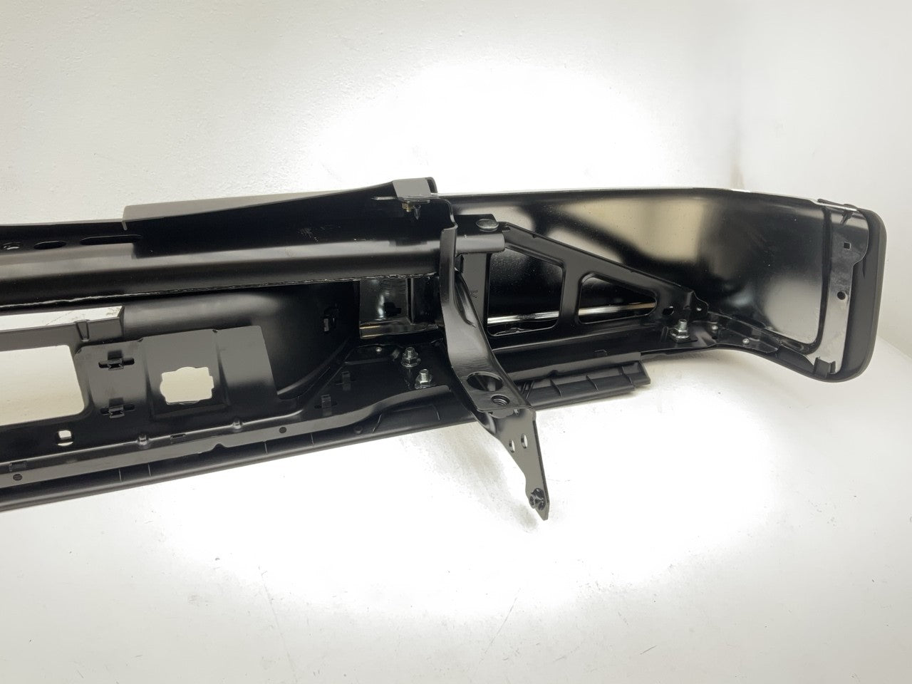 AFTERMARKET - GM1103147 REAR Bumper W/ Chrome Ends, 22932803