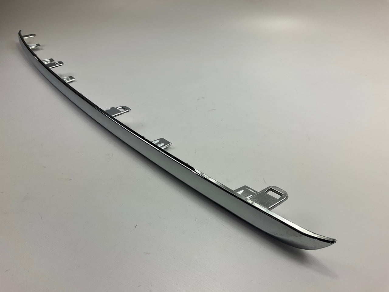 Bumper Face Bar Trim Molding Step Pad Rear Lower - 16-17 Chevy Equinox GM1144116
