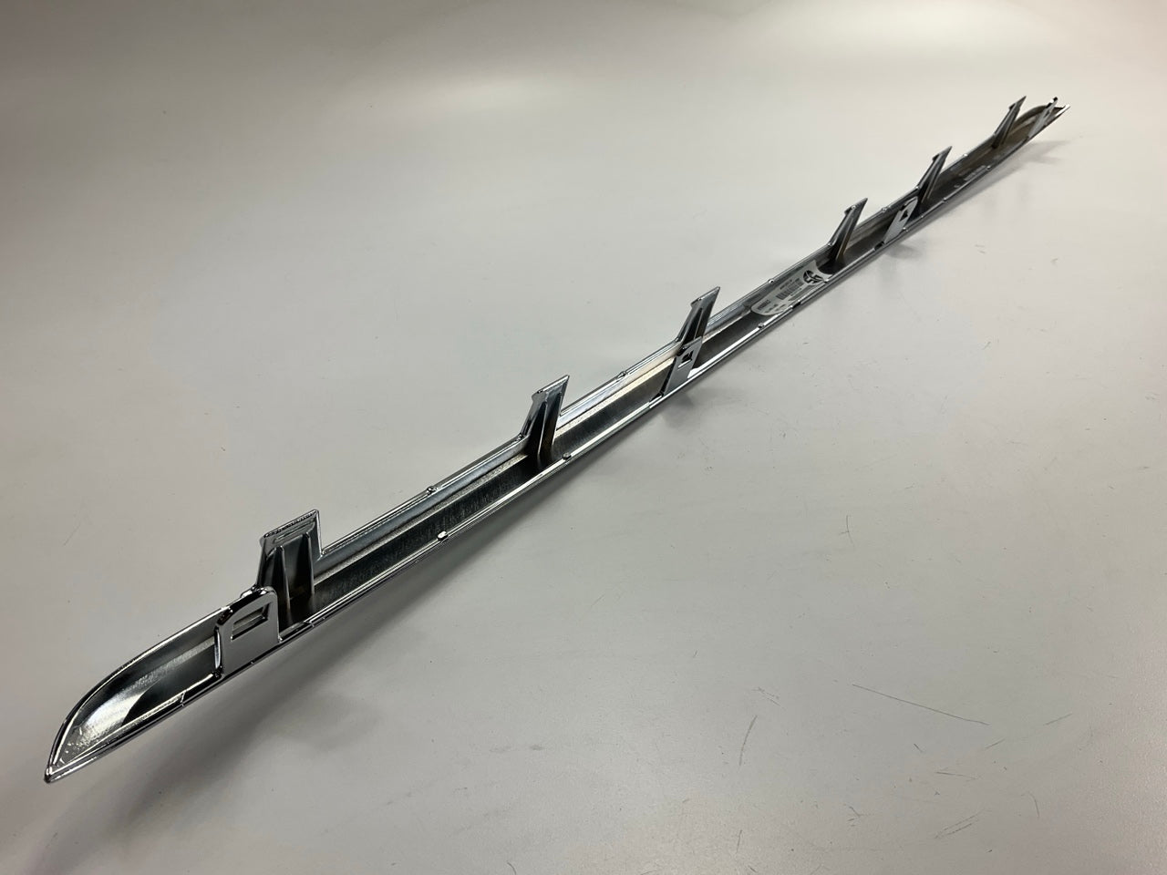 Bumper Face Bar Trim Molding Step Pad Rear Lower - 16-17 Chevy Equinox GM1144116