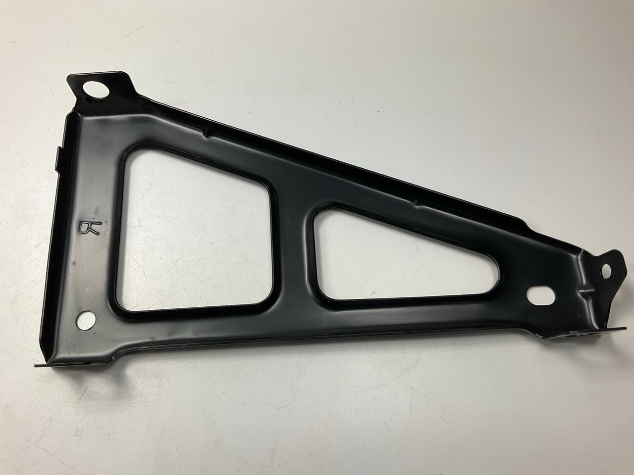 NEW - AFTERMARKET GM1167120 Rear Right Bumper Reinforcement Bracket