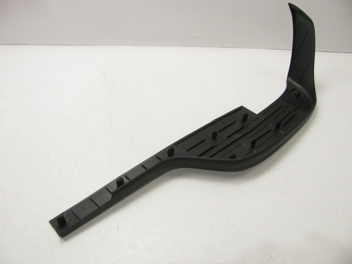 NEW - AFTERMARKET GM1191136 Rear Left Bumper Step Pad For 99-04 Silverado Sierra