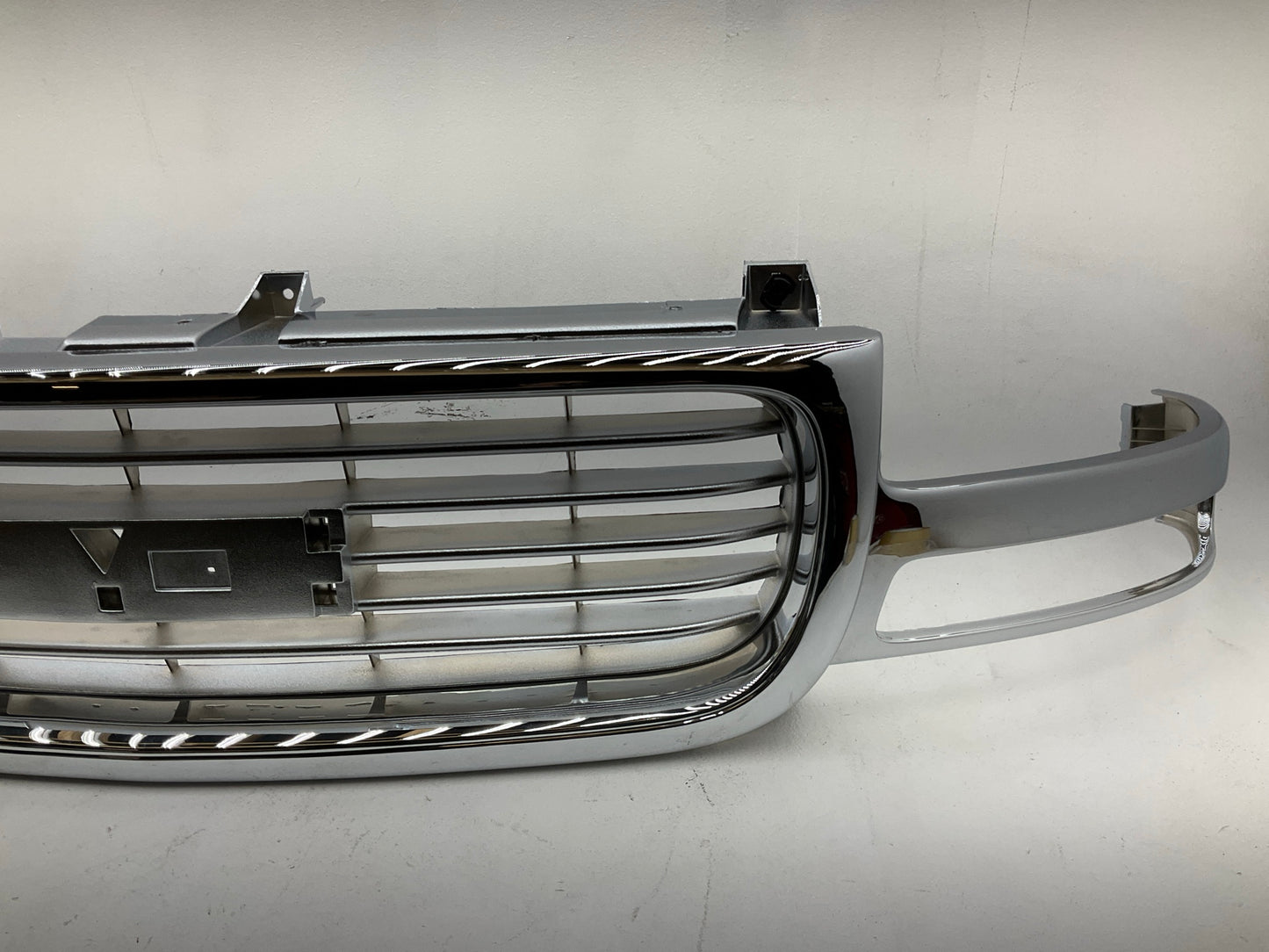 GM1200430 Chrome Front Grille - 1999-2002 GMC Sierra 1500, 2000-2006 Yukon