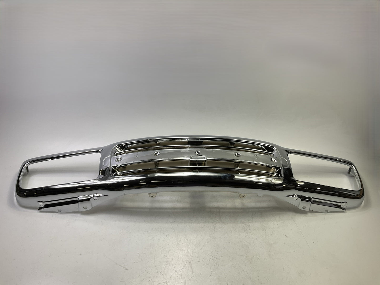 NEW AFTERMARKET GM1200464 Grille - 1999-2004 Chevrolet Tracker