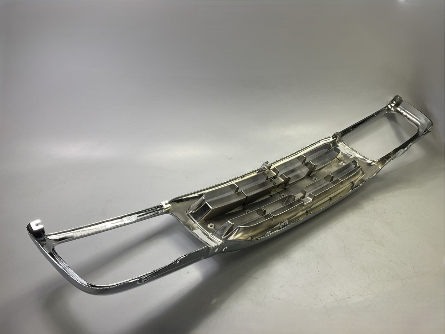 NEW AFTERMARKET GM1200464 Grille - 1999-2004 Chevrolet Tracker