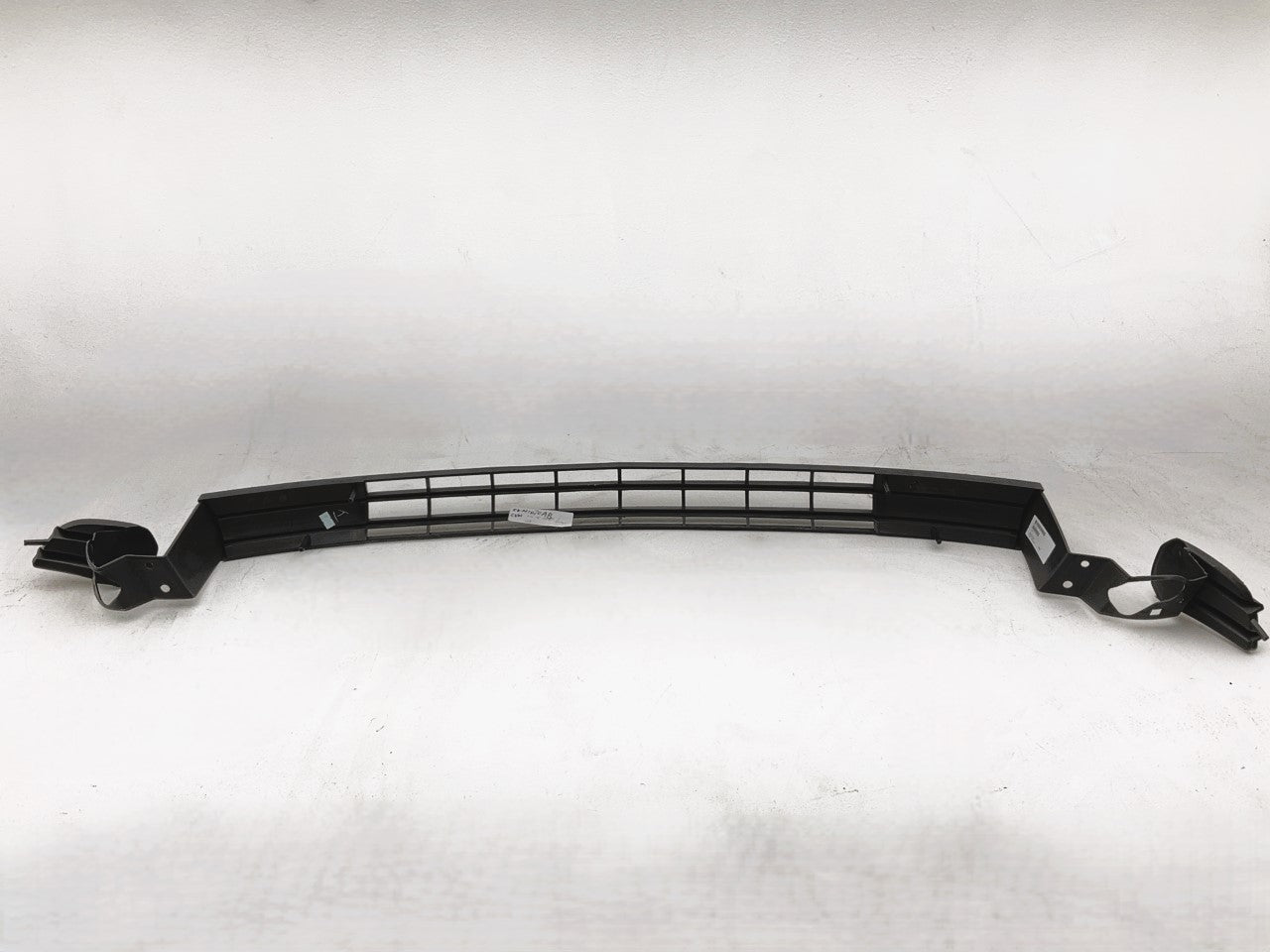 NEW GM1200536 Grille For 04-05 Malibu / Maxx LT Textured With Fog Lamp Hole